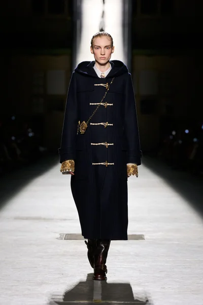 Look 1